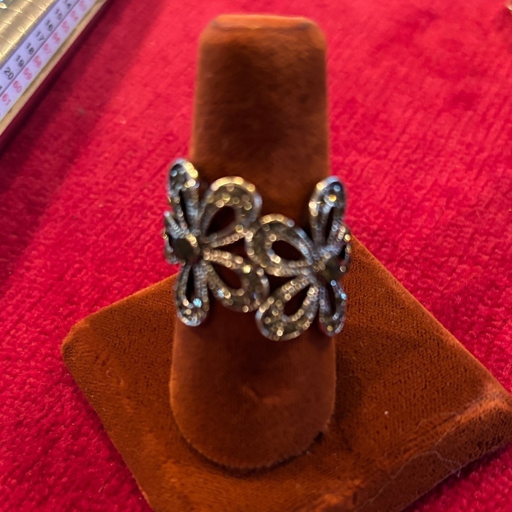 Elegant Silver Floral Ring 9